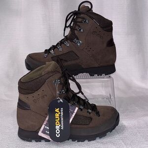 NWT British Army Iturri Desert Brown High Liability Boots Womens 9 (US) Hiking